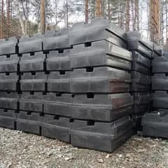 Партия черных плавучих модулей